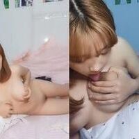 大乳晕正妹主播~在床上一个人耍淫蕩~频频填自己的奶头~舔一次乾爹们就高潮一次~